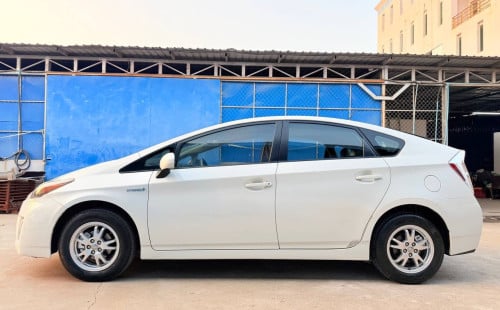 Toyota Prius 2010 Option 4 សូឡា ខាងក្នុងលឿង