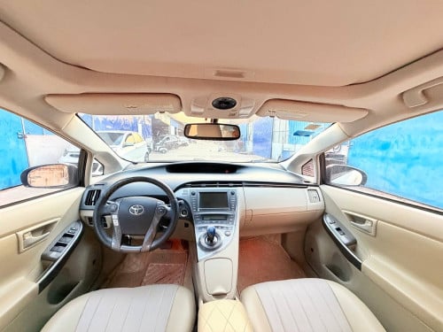 Toyota Prius 2010 Option 4 សូឡា ខាងក្នុងលឿង