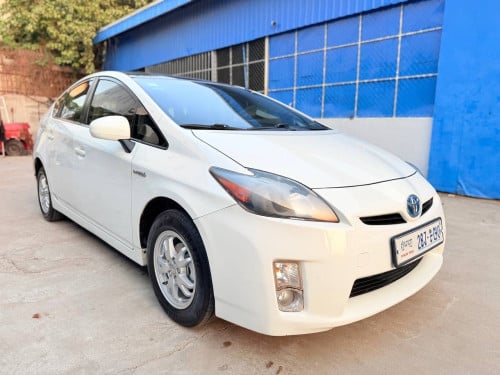 Toyota Prius 2010 Option 4 សូឡា ខាងក្នុងលឿង