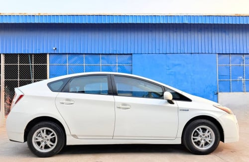 Toyota Prius 2010 Option 4 សូឡា ខាងក្នុងលឿង