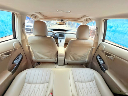 Toyota Prius 2010 Option 4 សូឡា ខាងក្នុងលឿង