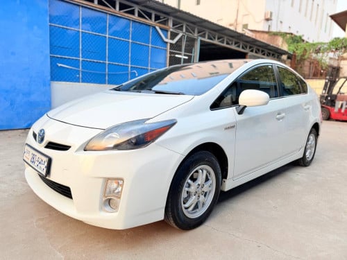 Toyota Prius 2010 Option 4 សូឡា ខាងក្នុងលឿង