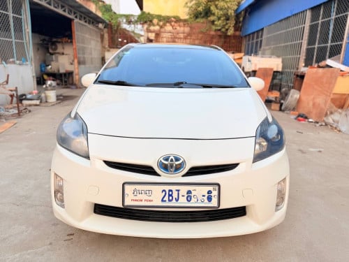 Toyota Prius 2010 Option 4 សូឡា ខាងក្នុងលឿង