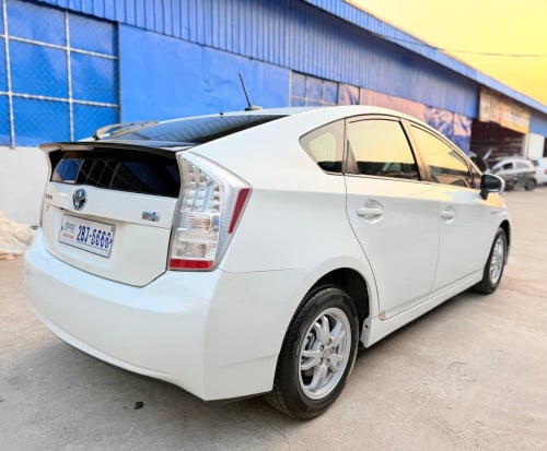 Toyota Prius 2010 Option 4 សូឡា ខាងក្នុងលឿង