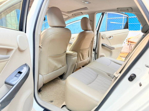Toyota Prius 2010 Option 4 សូឡា ខាងក្នុងលឿង