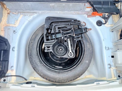 Toyota Prius 2010 Option 4 សូឡា ខាងក្នុងលឿង
