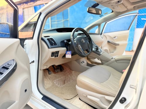 Toyota Prius 2010 Option 4 សូឡា ខាងក្នុងលឿង