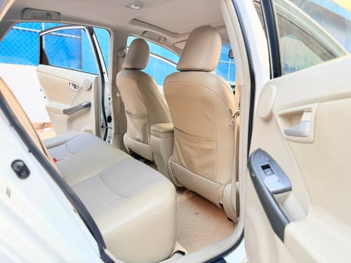 Toyota Prius 2010 Option 4 សូឡា ខាងក្នុងលឿង