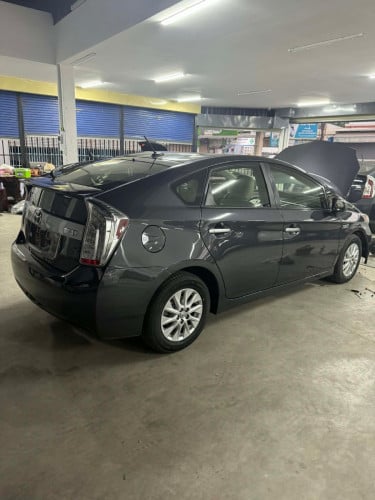Toyota Prius 2013 plug in ឡានមូលអត់បុកអត់ច្រេស