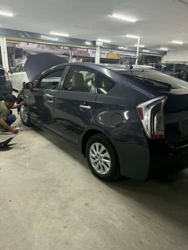 Toyota Prius 2013 plug in ឡានមូលអត់បុកអត់ច្រេស
