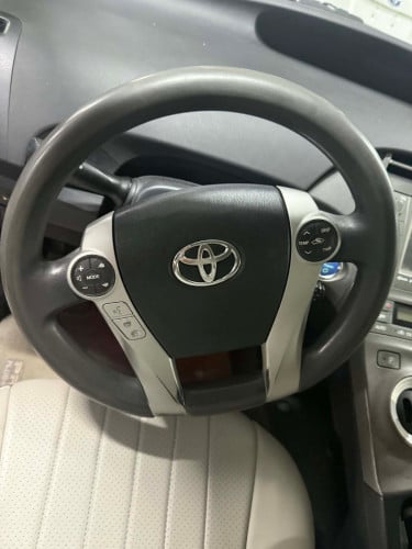 Toyota Prius 2013 plug in ឡានមូលអត់បុកអត់ច្រេស