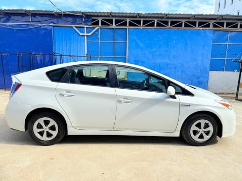 Toyota Prius 2014 ឡានស្អាត ឃ្មុំហ្ស៊ីន