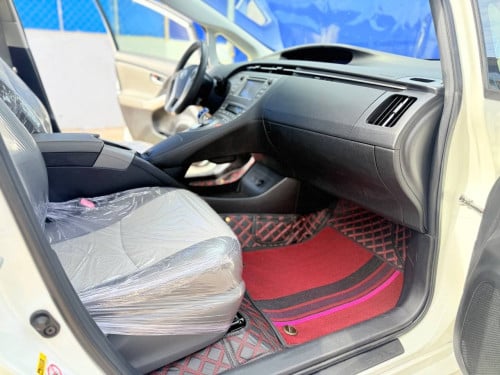 Toyota Prius 2014 ឡានស្អាត ឃ្មុំហ្ស៊ីន