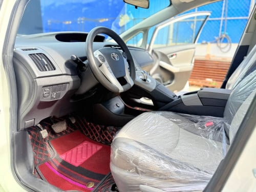 Toyota Prius 2014 ឡានស្អាត ឃ្មុំហ្ស៊ីន