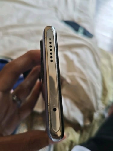 Xiaomi mi 11T pro បែកខ្នង