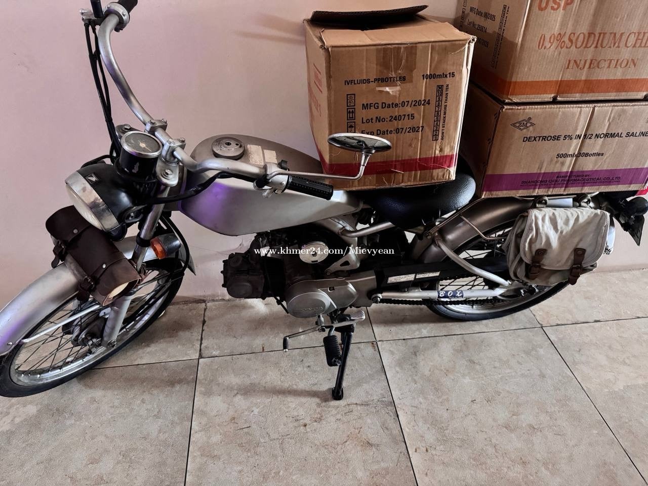 ម៉ូតូ Honda solo 50. Price 7xx$
