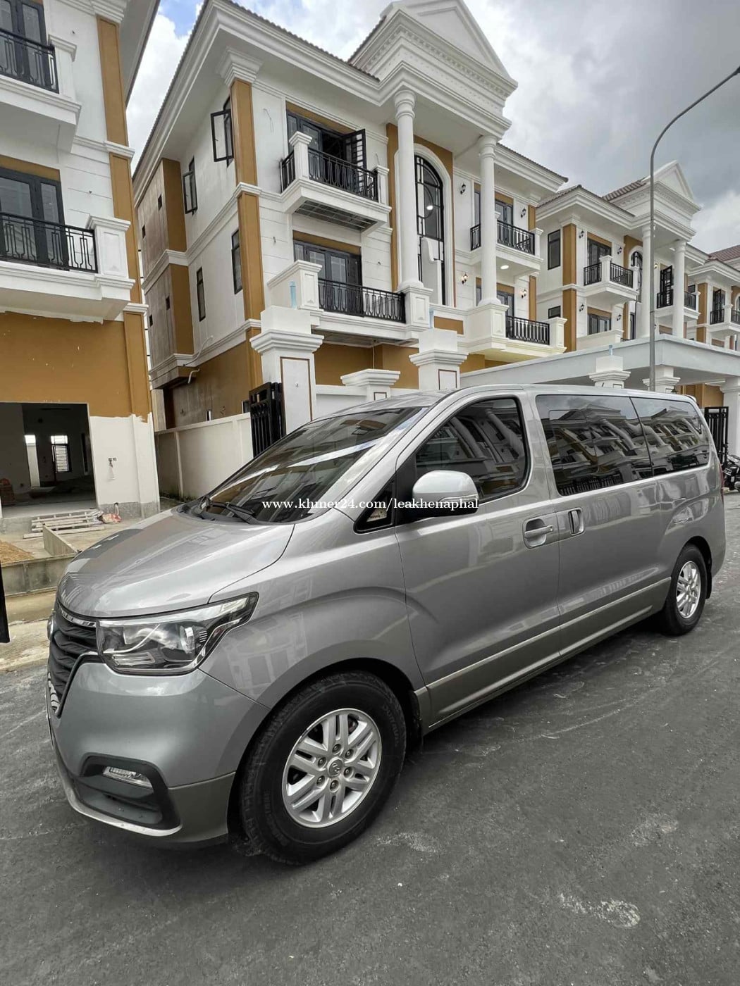ឡានជួលបើកខ្លួនឯង Auto door 2019 starex H1