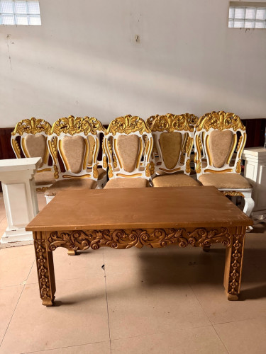កៅអីឈេីក្បាច់