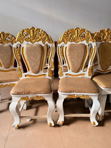 កៅអីឈេីក្បាច់