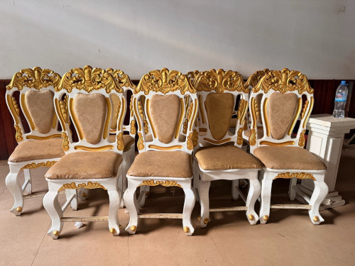 កៅអីឈេីក្បាច់