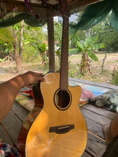 ហ្គីតា​ ដោតបាស​ ទិញពីរកូរ៉េមក៥០០មិនសូវបានលេងទុក្ខចោល​ ថ្មី៩០%
