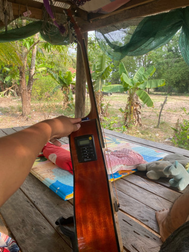 ហ្គីតា​ ដោតបាស​ ទិញពីរកូរ៉េមក៥០០មិនសូវបានលេងទុក្ខចោល​ ថ្មី៩០%