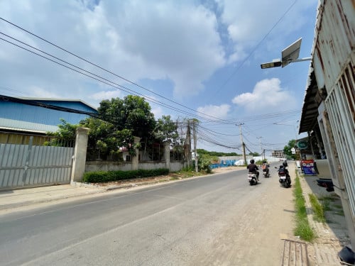 ដីនិងឃ្លាំងត្រូវការលក់បន្ទាន់ ក្បែរផ្សារឈូកមាស និងបុរីជាច្រើននៅជុំវិញ