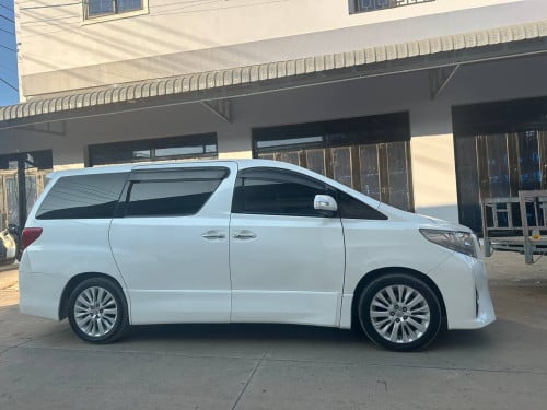 រថយន្តសំរាប់ជួល  金边月租汽车 Car for rent