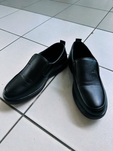 ស្បែកជេីងប្រុស​ លក់