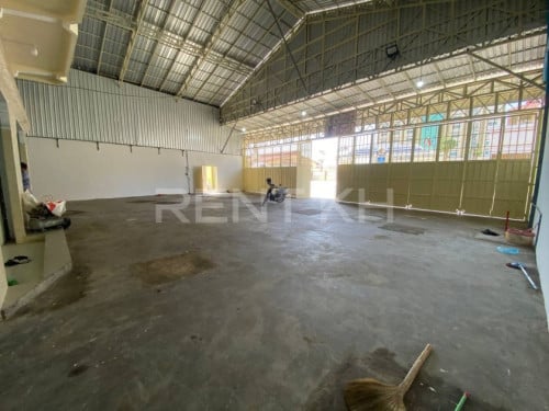 ឃ្លាំងអាជីវកម្មជួល​នៅសែនសុខ