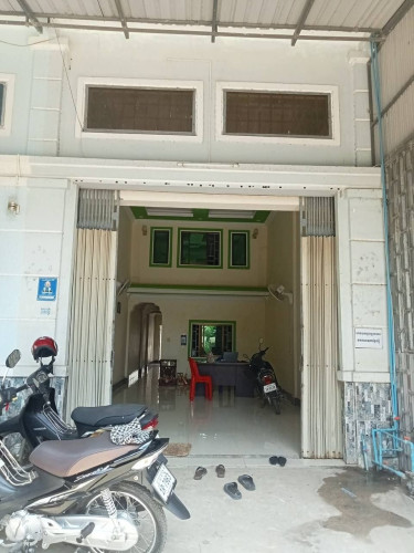 ផ្ទះល្វែងលក់ប្រវែង៤គុណ២០ សល់មុខ៤ម៉ែត ក្រោយ៤ម៉ែត ខេត្ត ស្វាយរៀង ២០០ម៉ែតពីផ្សារវាលយន្ត