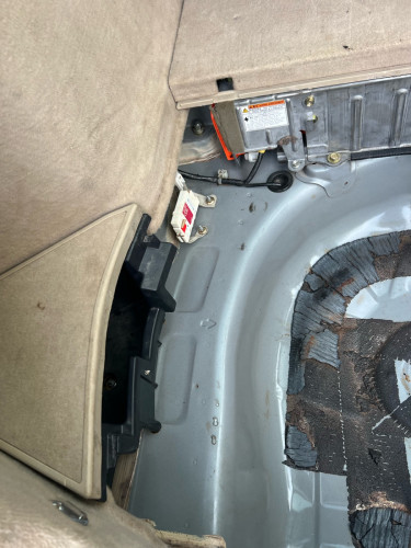 ឡានលក់ ព្រូស 05 ពណ៍ប្រផះ