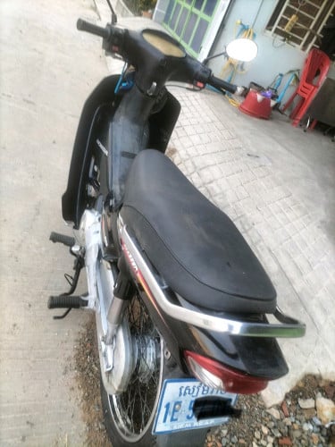 សង់05 ដៃជើងស្អាត មានពន្ធ