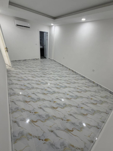 出租房屋,18间卧室，19间浴室,空调，热水器,发电机