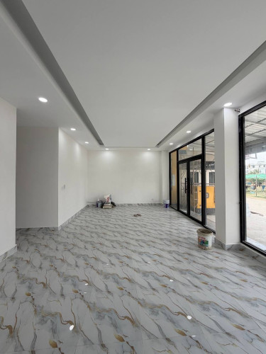 出租房屋,18间卧室，19间浴室,空调，热水器,发电机