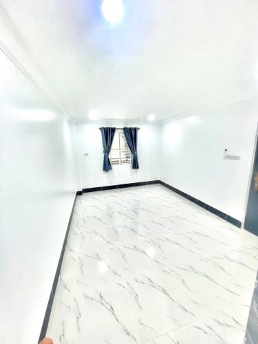 出租房屋, 21间卧室，大厅面积115平方米