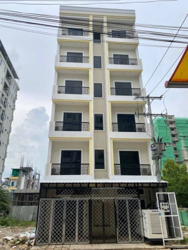 出租房屋 ,26间卧室，大厅面积143平方米