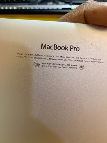 លក់​Macbook pro i7  -RAM16G. 13" ឆ្នាំ​2០15  128G