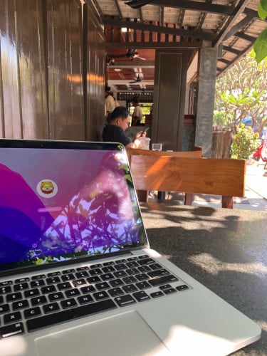 លក់​Macbook pro i7  -RAM16G. 13" ឆ្នាំ​2០15  128G