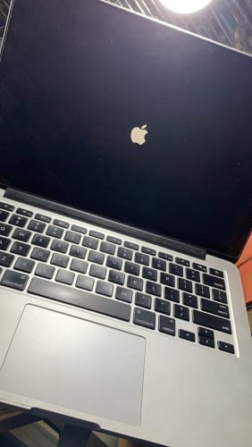 លក់​Macbook pro i7  -RAM16G. 13" ឆ្នាំ​2០15  128G