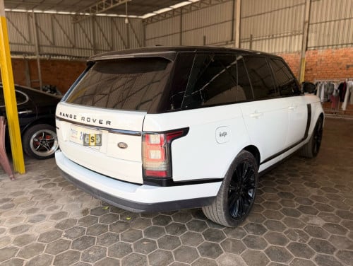 ឡានលក់ Rang Rover Vogue ឆ្នាំ2013 full option V6 ម៉ាស៊ូត ឡាននៅស្អាត សំណុំ