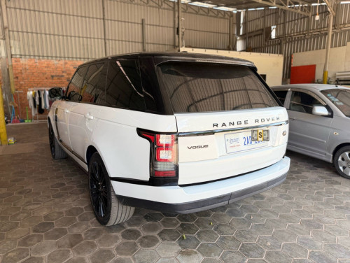 ឡានលក់ Rang Rover Vogue ឆ្នាំ2013 full option V6 ម៉ាស៊ូត ឡាននៅស្អាត សំណុំ