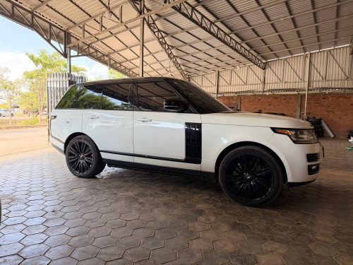 ឡានលក់ Rang Rover Vogue ឆ្នាំ2013 full option V6 ម៉ាស៊ូត ឡាននៅស្អាត សំណុំ
