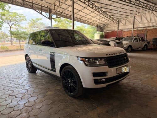 ឡានលក់ Rang Rover Vogue ឆ្នាំ2013 full option V6 ម៉ាស៊ូត ឡាននៅស្អាត សំណុំ