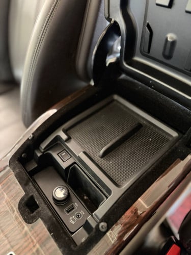 ឡានលក់ Rang Rover Vogue ឆ្នាំ2013 full option V6 ម៉ាស៊ូត ឡាននៅស្អាត សំណុំ