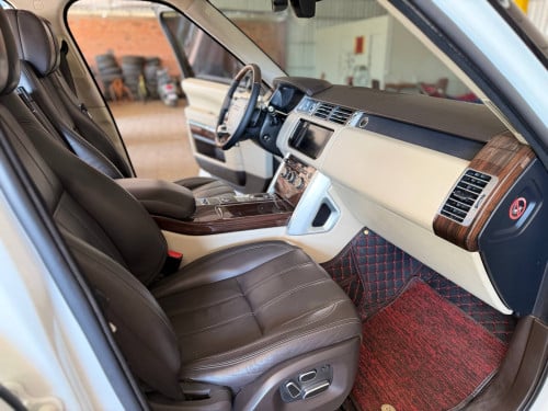 ឡានលក់ Rang Rover Vogue ឆ្នាំ2013 full option V6 ម៉ាស៊ូត ឡាននៅស្អាត សំណុំ