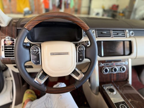 ឡានលក់ Rang Rover Vogue ឆ្នាំ2013 full option V6 ម៉ាស៊ូត ឡាននៅស្អាត សំណុំ