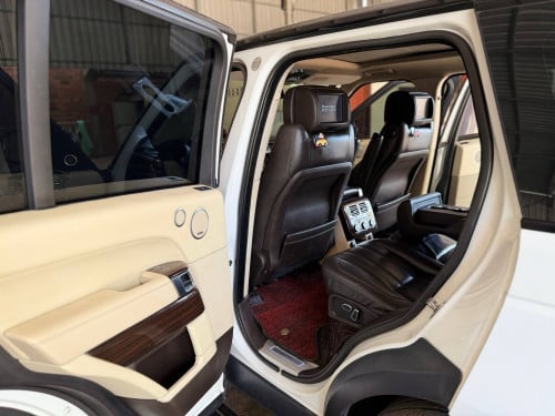 ឡានលក់ Rang Rover Vogue ឆ្នាំ2013 full option V6 ម៉ាស៊ូត ឡាននៅស្អាត សំណុំ
