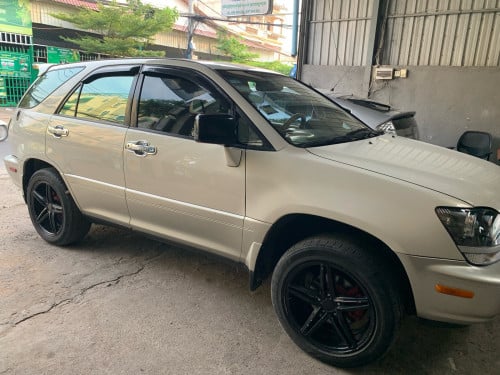 ឡានលក់ RX 300
