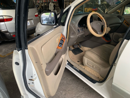 ឡានលក់ RX 300